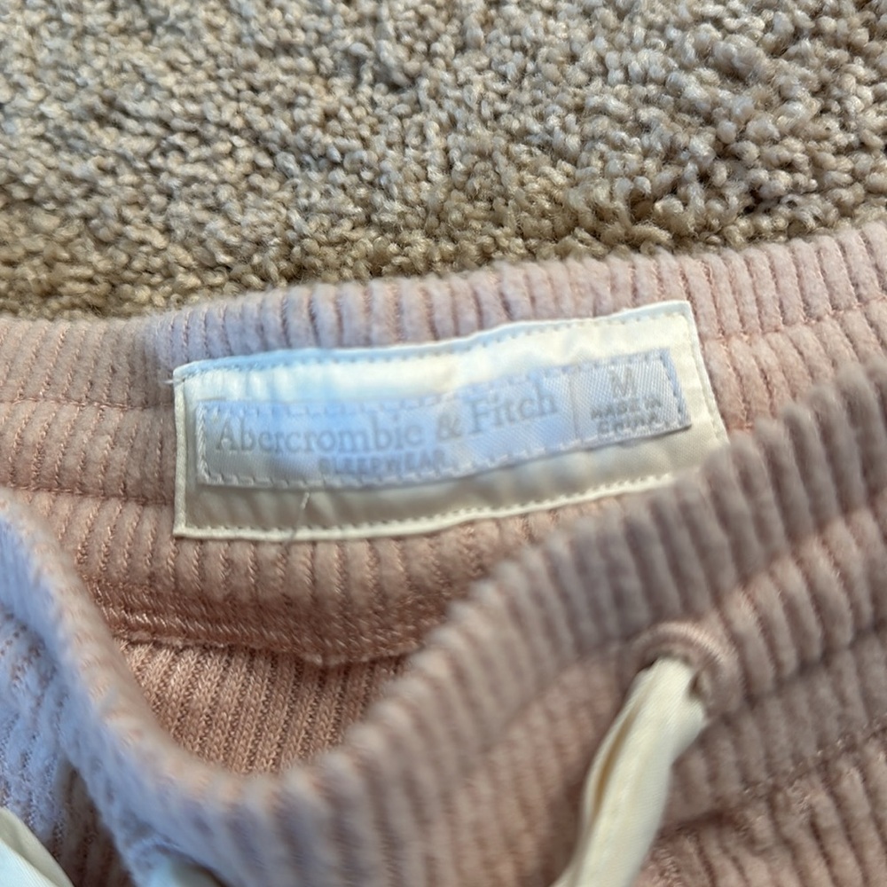 A&F comfy vintage style pink shorts M - Picture 2 of 3
